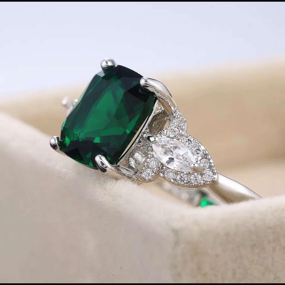 💚Sterling Silver Emerald Ring💚 - Picture 3 of 6